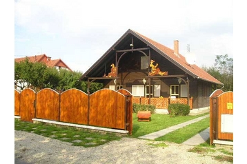Madjarska Privát Gyopárosfürdo, Eksterijer